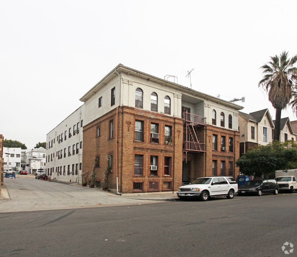 Primary Photo - 1325 Ingraham St