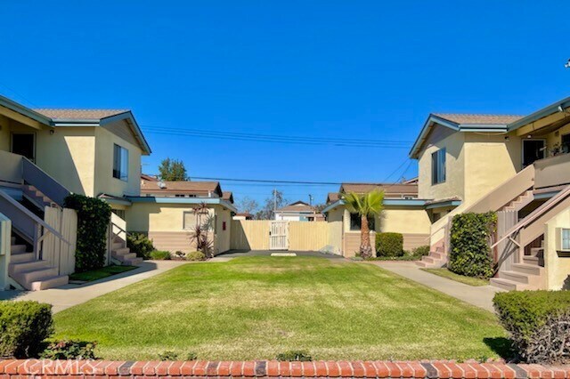 Building Photo - 1040 Valencia St