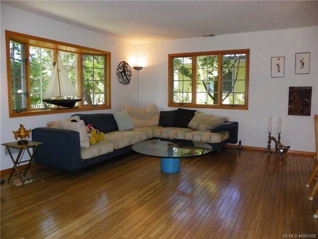 Building Photo - 15 W 13th St