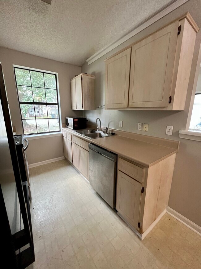 Foto del edificio - 130 E Lakemont Dr