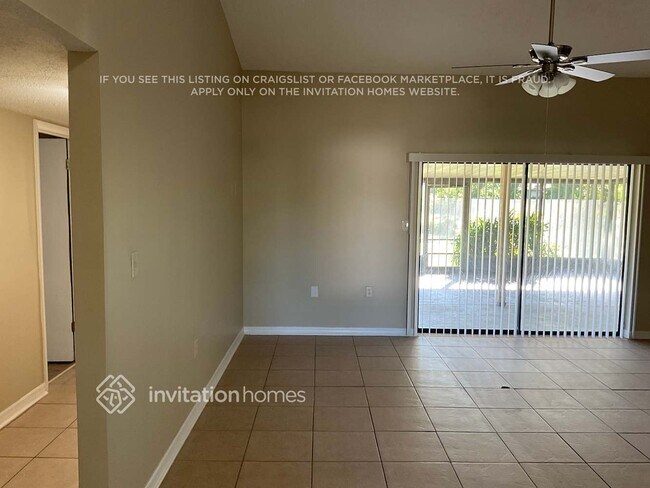 Building Photo - 1726 Lk Crst Ave