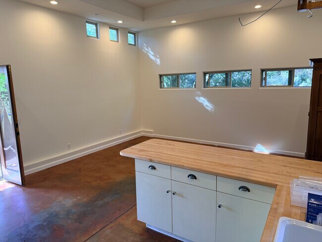 Viviendo - 949 Crater Oak Dr