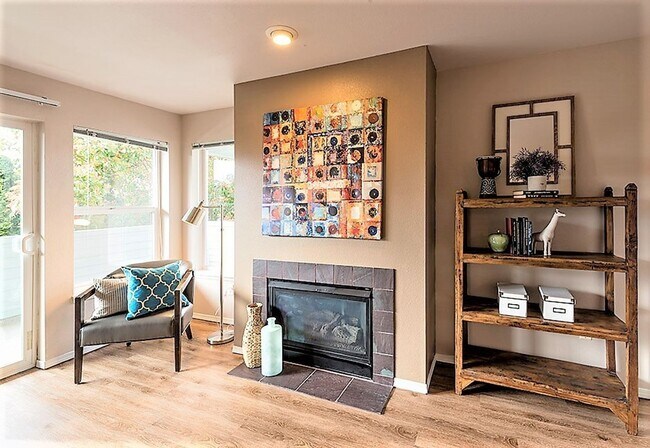 Interior Photo - Plaza 45