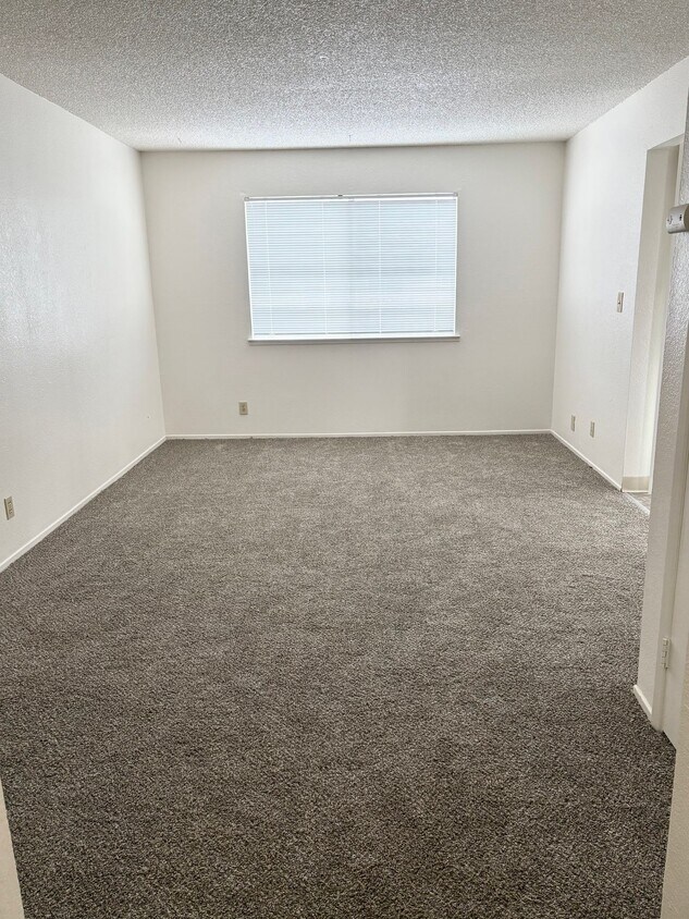 Foto principal - Charming 1 Bed / 1 Bath Downstairs Unit wi...