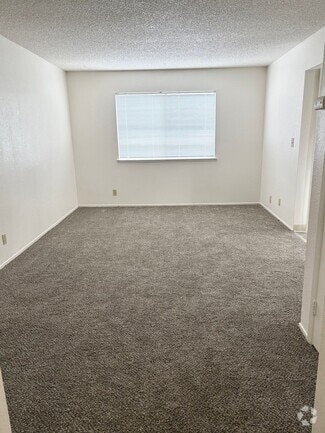 Building Photo - 333 Poplar St