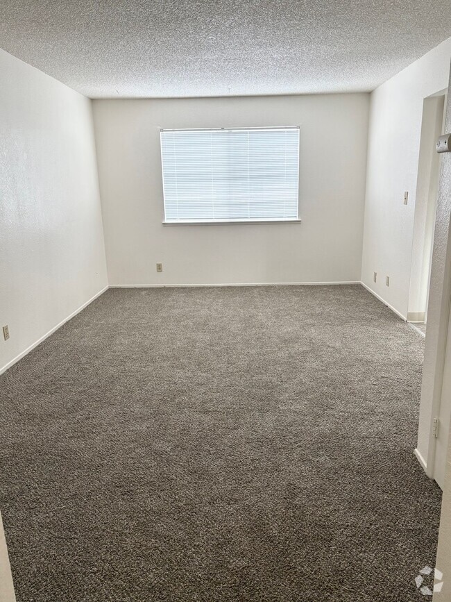 Building Photo - 333 Poplar St