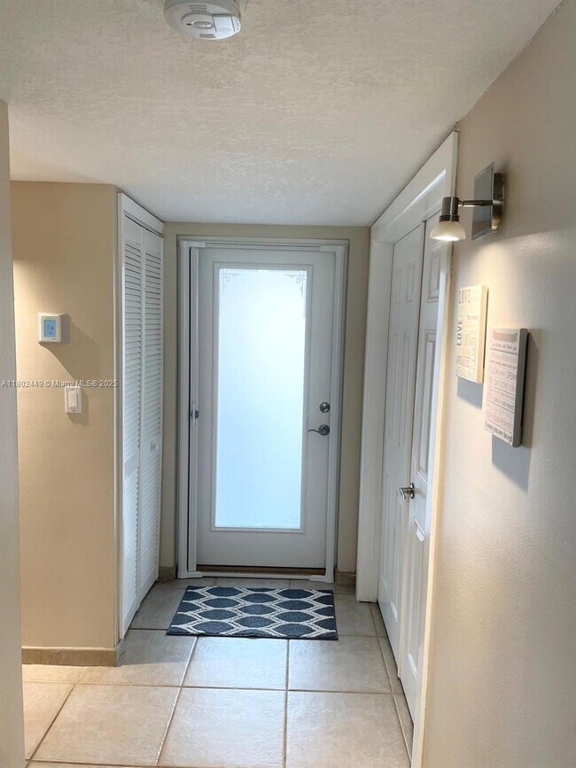 Foto del edificio - 9520 Seagrape Dr