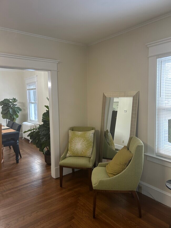 Building Photo - 1946 Chapel St