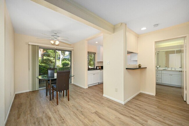 Foto del edificio - 23732 Hillhurst Dr