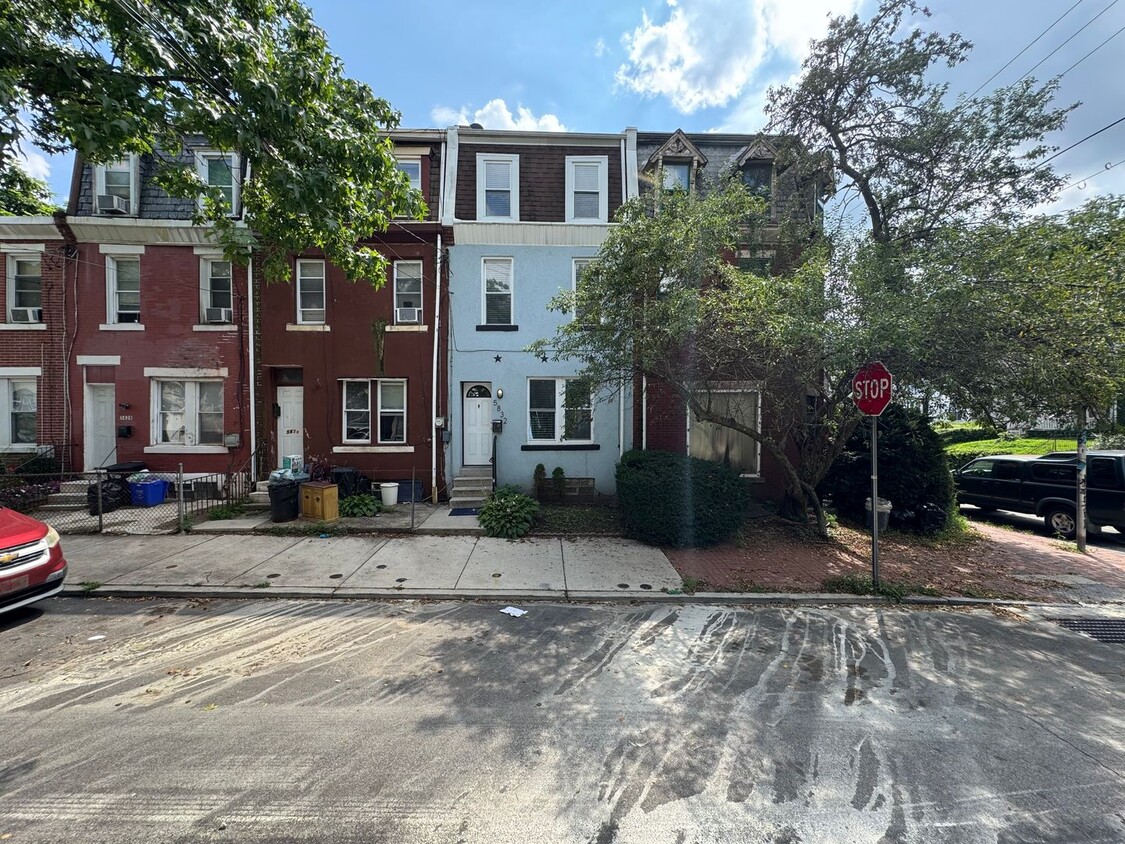 Newly Renovated 3-Bedroom Townhome in Germ... - Newly Renovated 3-Bedroom Townhome in Germ...