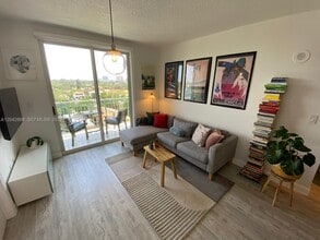 Building Photo - 3500 Coral Wy