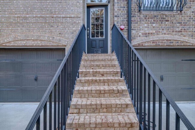 Building Photo - 1572 Cambridge Pl