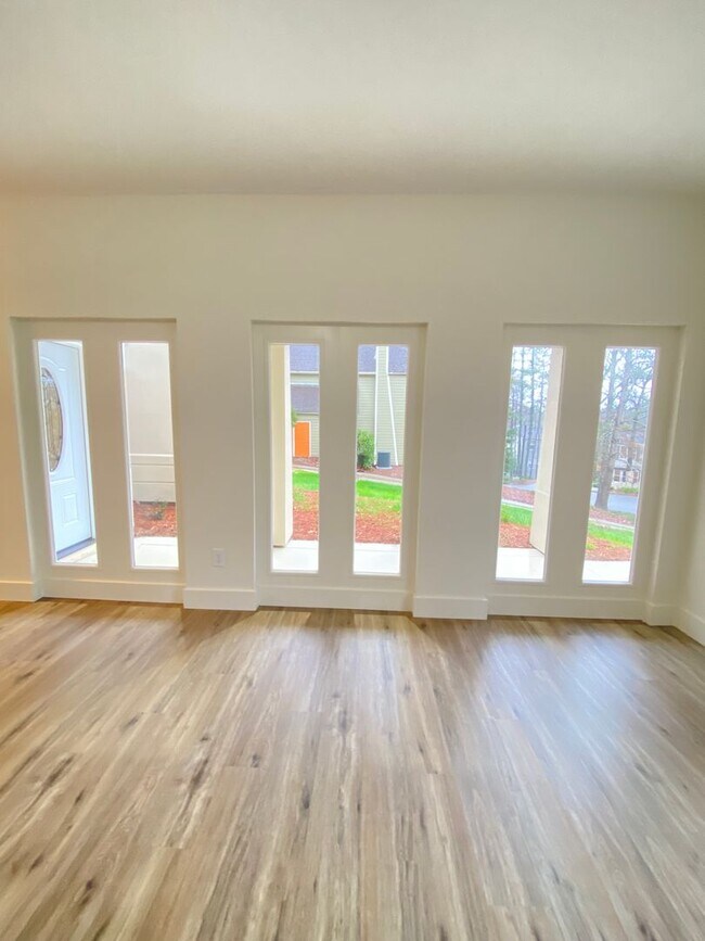 Building Photo - Gorgeous Home Newly Renovated in Auburn!