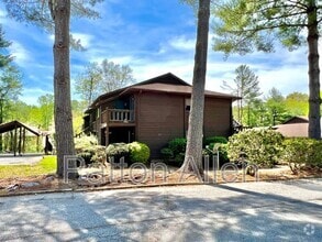 Building Photo - 530 Courtwood Ln