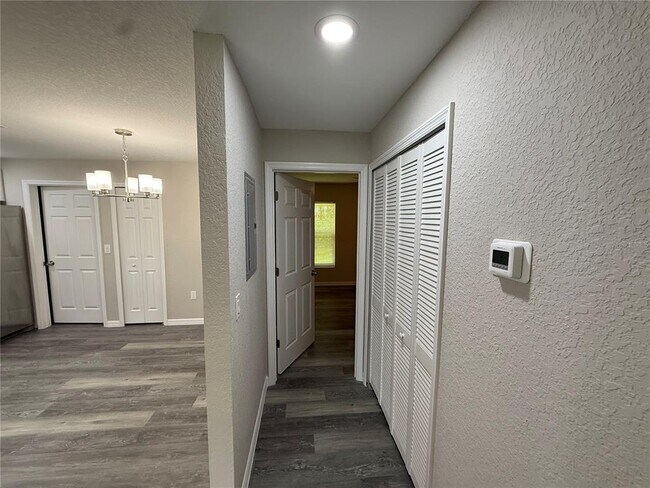 Foto del edificio - 3843 NE 41st St