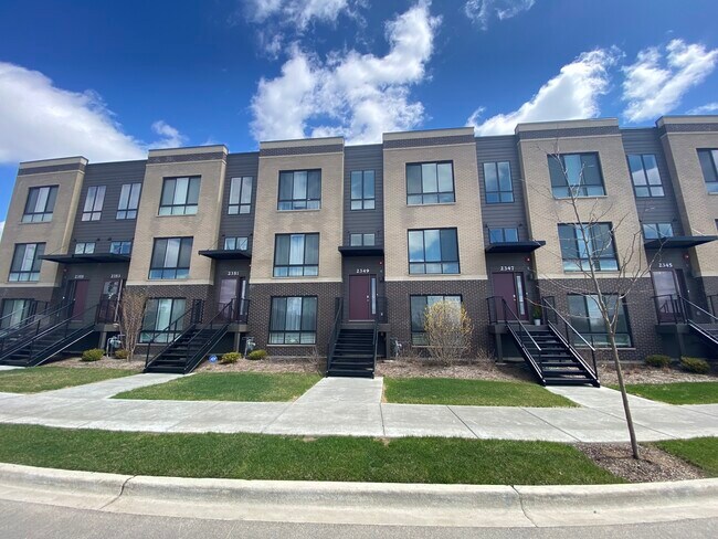 Building Photo - 2349 Parkside Dr