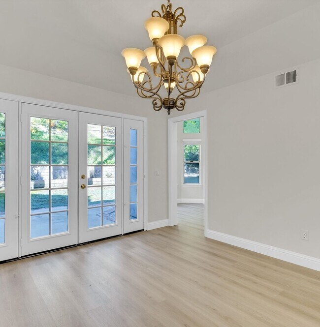 Building Photo - 8103 Valley Flores Dr