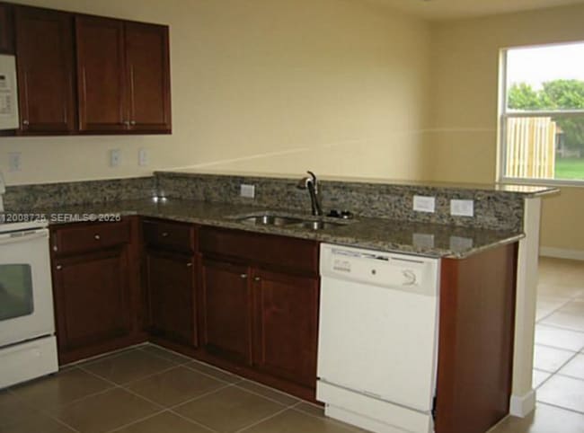 Foto del edificio - 9011 SW 227th St