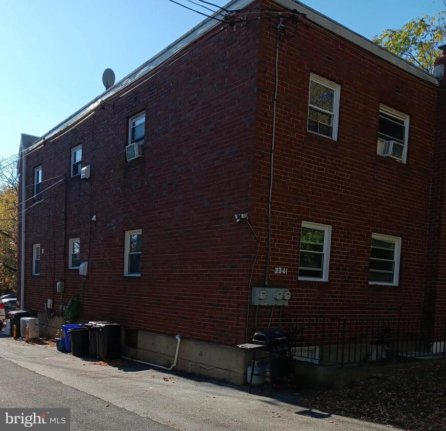 Building Photo - 3341 Mary St