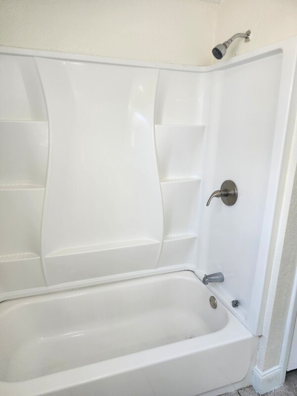 Foto del edificio - 1335 E Bay St