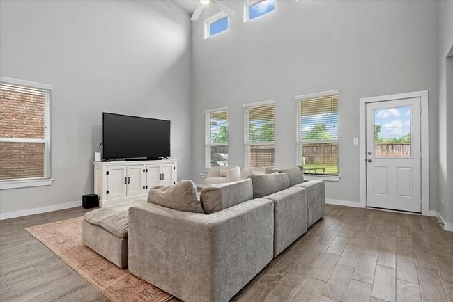 Foto del edificio - 15815 Eastern Meadowlark Wy