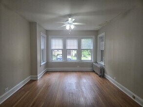 Building Photo - 800 Seward St