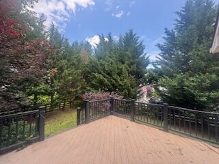 Foto del edificio - Exceptional Family Home with Open Living Areas & Private Fenced Backyard- Pet Friendly- Coming So...