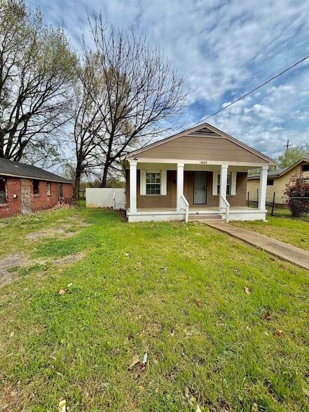 Photo - 1448 Menager Rd House