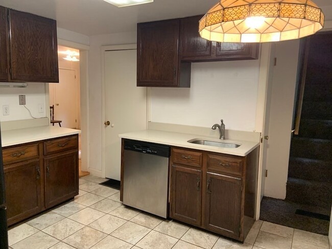 Building Photo - 23 James Street Unit R