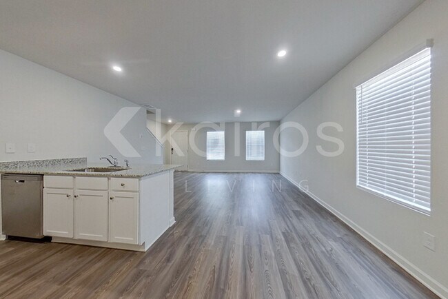 Building Photo - 329 Ironwood Ct