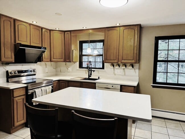 Building Photo - 2 Blueberry Hill Ln