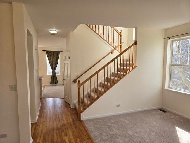 Building Photo - 211 Valley View Dr