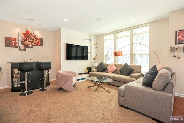 Foto del edificio - 80 Wesmont Drive