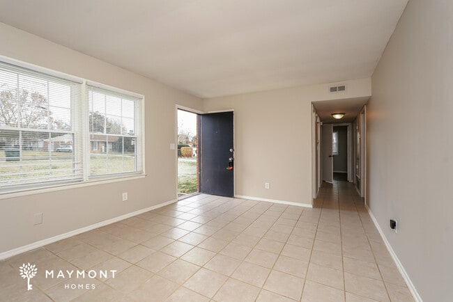 Building Photo - 517 Lama St