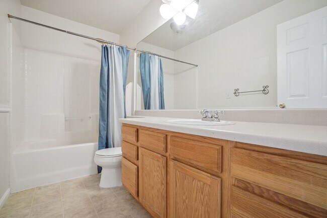 Foto del edificio - 4 Bedroom Single Family in Denver