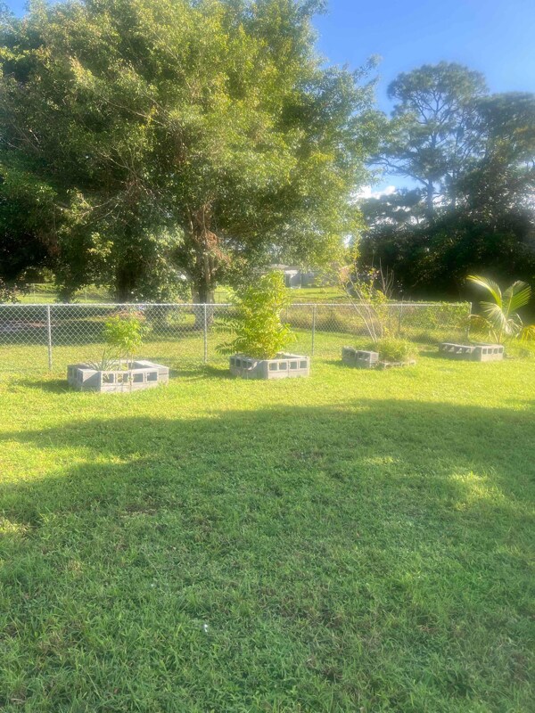 Foto del edificio - 322 SW Kentwood Rd