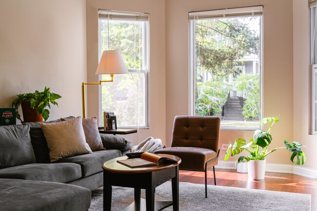 Comfortable living area with flexible seating and workspaces - 2947 N Wisner Ave