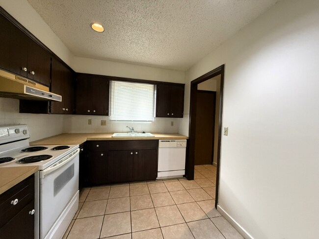 Foto del edificio - 1330 N Perry Ave