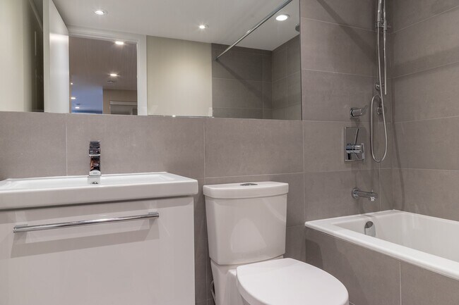 Photo du bâtiment - 730 St Clarens Ave