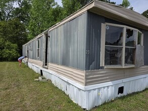 Building Photo - 1421 Gilbert Dr