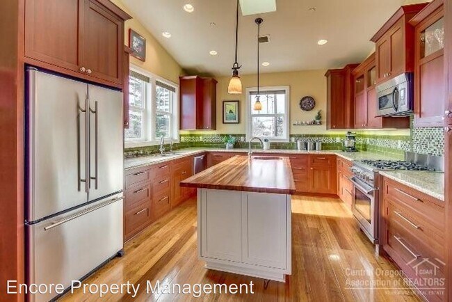 Foto del edificio - 247-249 SW 8th St