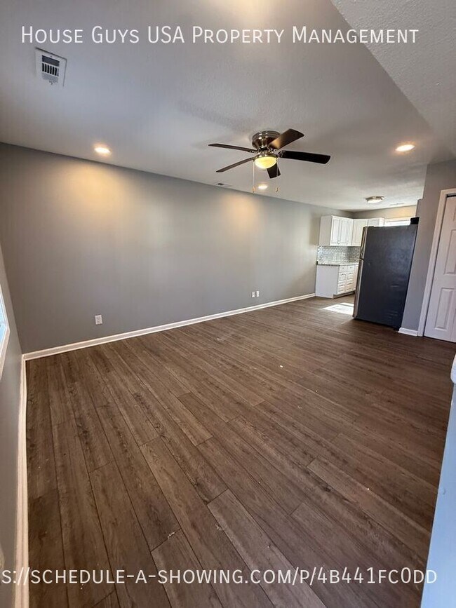 Foto del edificio - 3207 E 20th St