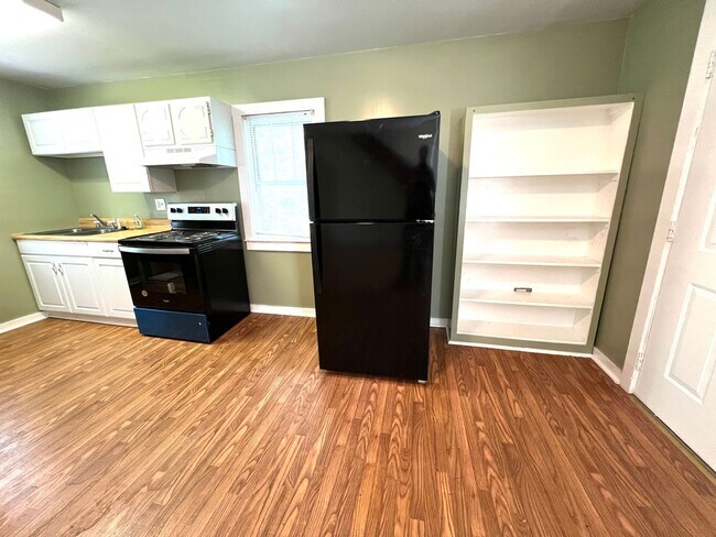 Building Photo - Beautiful Warrenton Suite Waiting For You!