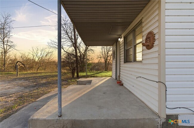 Foto del edificio - 212 Salinas Rd