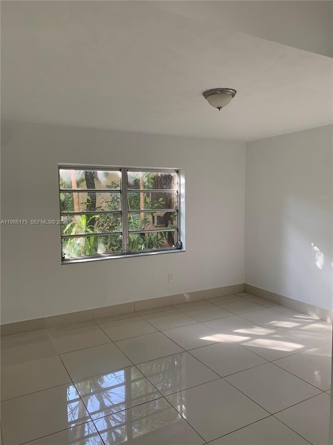 Building Photo - 315 Majorca Ave