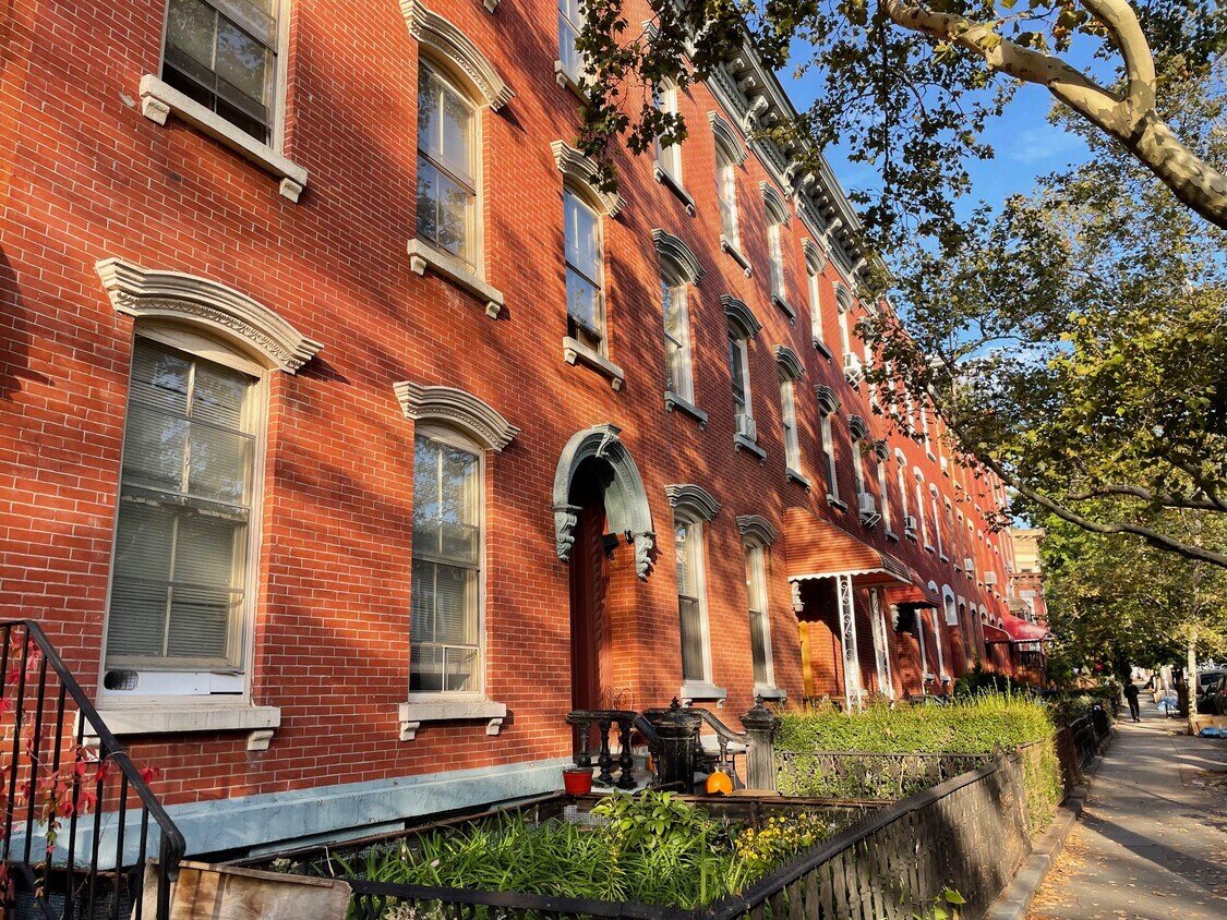 Foto principal - 103 Milton St