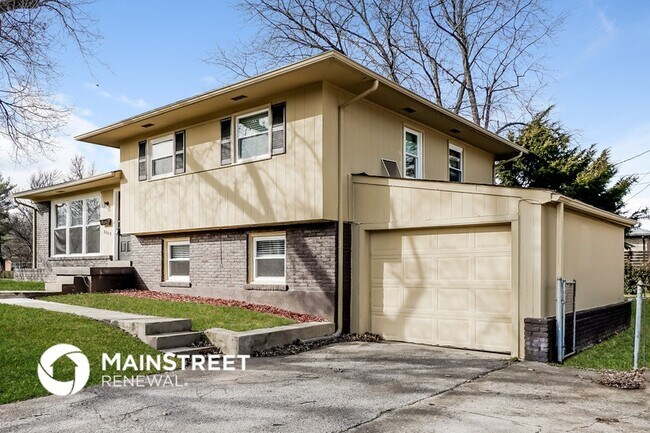Building Photo - 3009 Roselawn Blvd