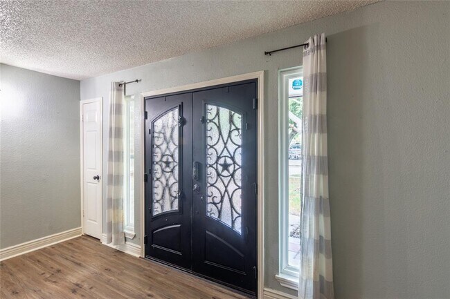 Building Photo - 4015 Postwood Dr
