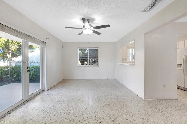 Building Photo - 3 br, 2 bath House - 3421 SW 4th St Rear