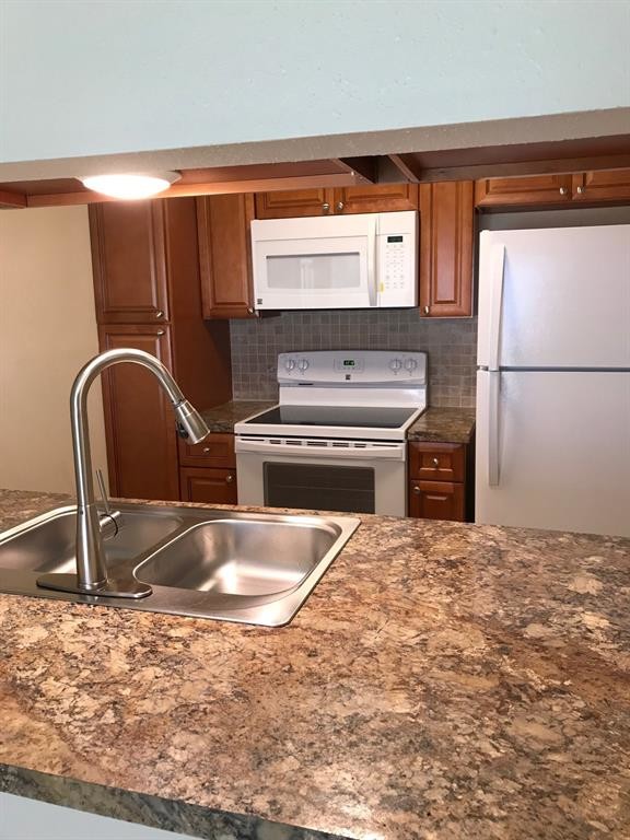 Building Photo - 15518 Waverly Dr